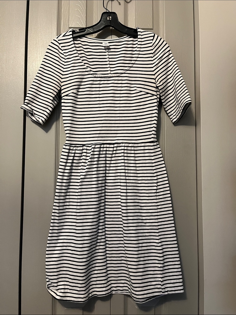 7/$20 Old Navy Black and White Striped Dress